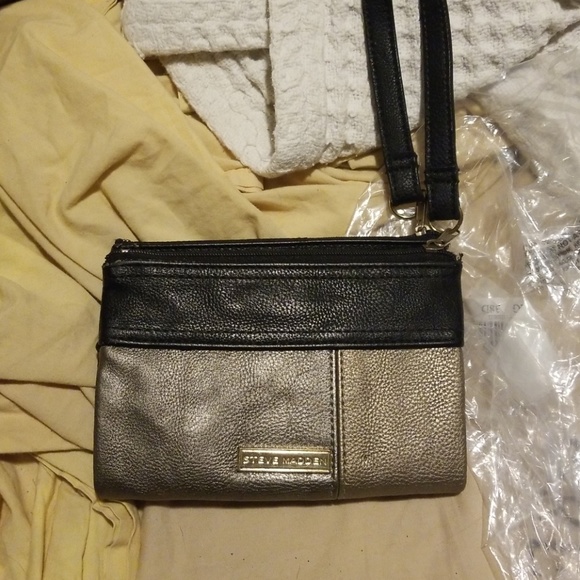 Steve Madden Mettalic Wristlet Wallet - Picture 3 of 3